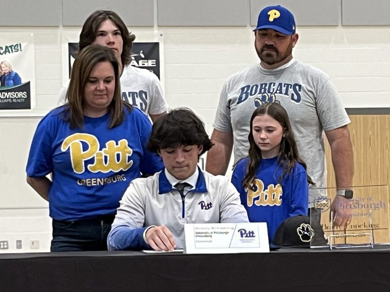 Enneking signing
